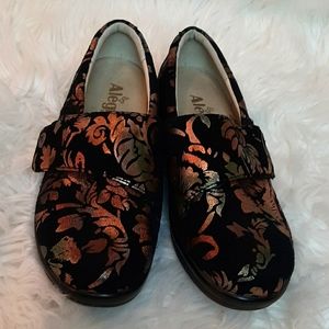 Alegria Leather Metallic Flat Comfort Shoes with Velcro closure 6